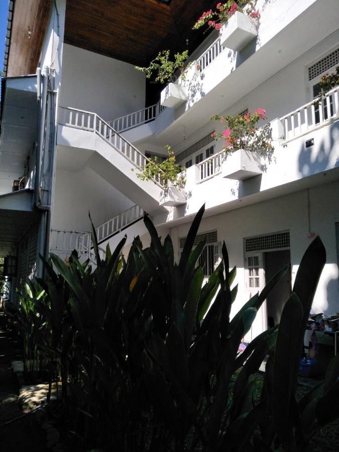 Hikkaduwa Blue Ocean Hotel Exterior photo